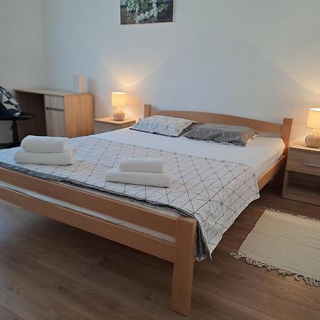 Yulia Apartman Pula Exteriér fotografie