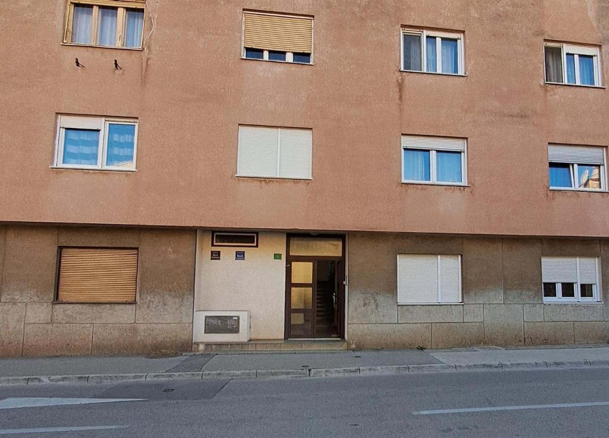 Yulia Apartman Pula Exteriér fotografie