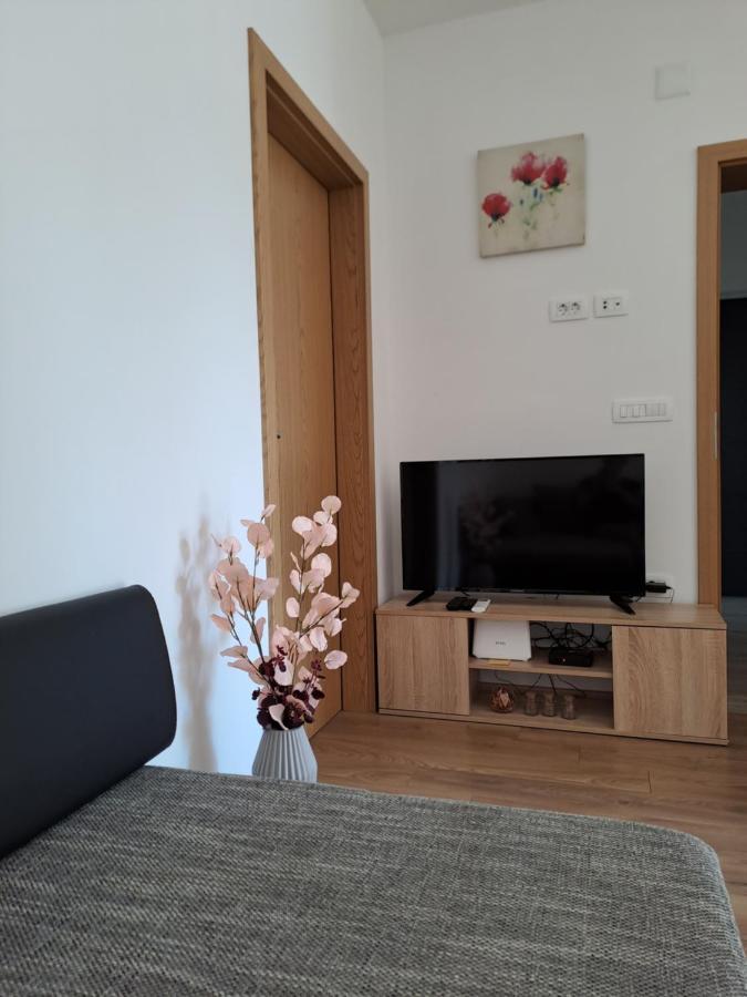 Yulia Apartman Pula Exteriér fotografie