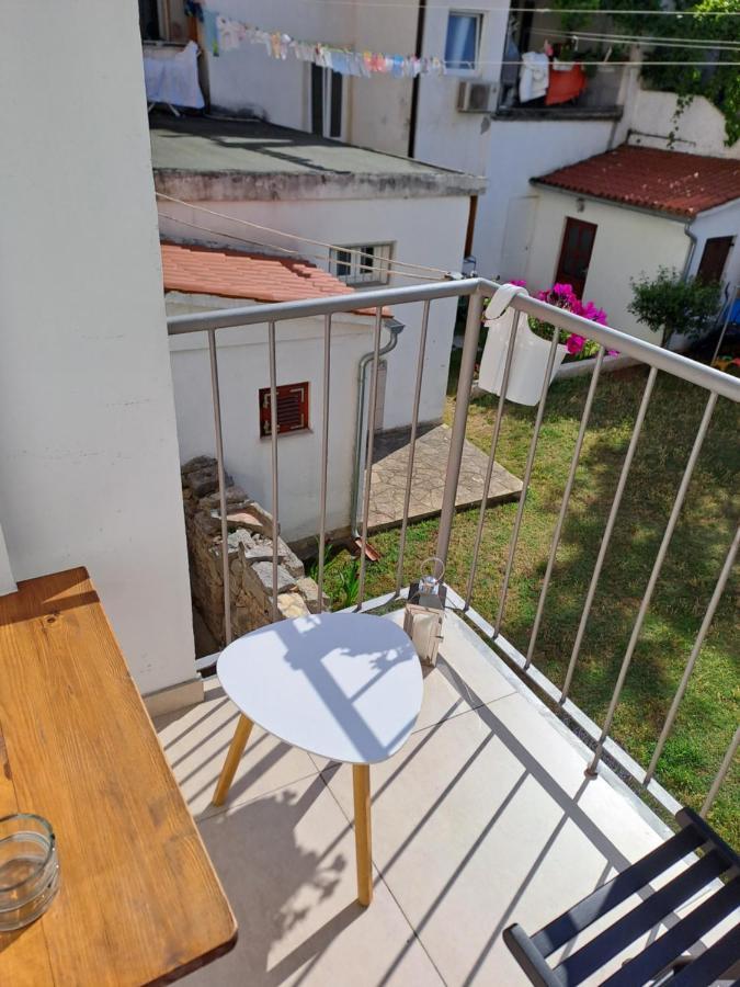 Yulia Apartman Pula Exteriér fotografie