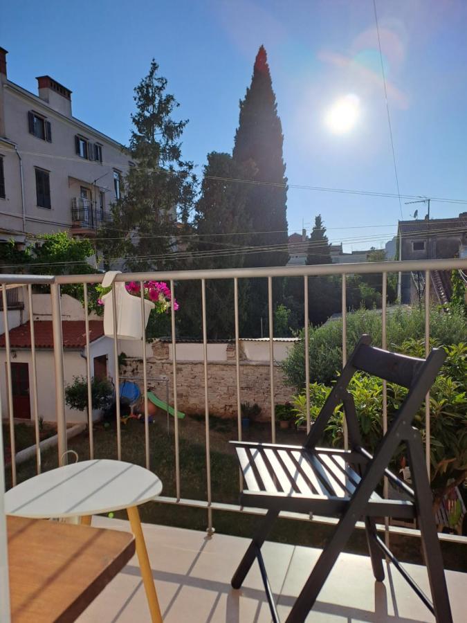 Yulia Apartman Pula Exteriér fotografie